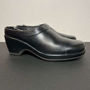Womens DANSKO Cabrio Black Leather Slip On Casual Clogs / Size 6.5-7 EU 37